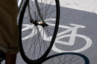 Chemnitz: Zwei Radfahrer schwer verletzt – Zeugen gesucht - Nach einem Fahrradunfall in Chemnitz sucht die Polizei Zeugen.