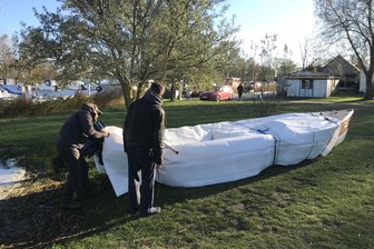 Mit diesem etwa sechs Meter langen Boot waren die Angler bei Sturmwarnung hinausgefahren.