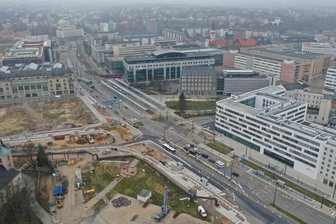 Chemnitzer Bahnhofstraße: Unten viele Barrieren, von oben freie Sicht -