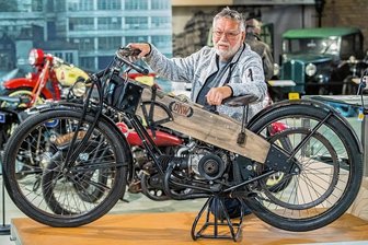 Chemnitzer baut die vermutlich erste DKW-Rennmaschine nach - Als Gründer des Museums für sächsische Fahrzeuge Chemnitz kennt sich Frieder Bach bestens mit der regionalen Zweiradgeschichte aus. Dass die Marke DKW bereits ab 1922 eine Rennmaschine baute, war auch ihm bis vor kurzem unbekannt.