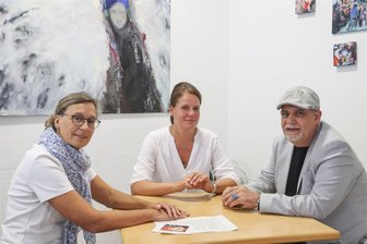 Chemnitzer Beratungsstelle für Migranten warnt vor wachsender Kriminalität - Chemnitzer Beratungsstelle in Not: Caritas-Geschäftsführerin Sabine Geck, Fachbereichsleiterin Susanne Schumann und Sozialarbeiter Abdulhassan Maytham Jabar vom „Café International“ auf dem Sonnenberg.