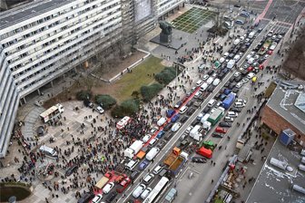 Chemnitzer Brückenstraße am Montag erneut wegen Korso gesperrt – Montagsdemonstration mit Zwischenkundgebung - Bereits am Montag vergangener Woche war die Brückenstraße Ziel eines Korsos.