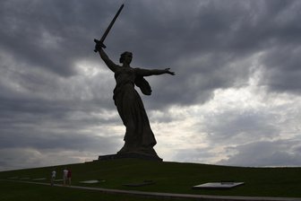 Chemnitzer BSW entfacht Streit um Städtepartnerschaft mit Wolgograd – mit Nachrichten direkt aus der russischen Botschaft - Wolgograd – hier die die Statue „Mutter Heimat ruft“ zum Gedenken an die sowjetischen Opfer der Schlacht von Stalingrad – ist seit gut dreieinhalb Jahrzehnten Partnerstadt von Chemnitz. Wegen Russlands Krieg gegen die Ukraine liegen die Beziehungen auf Eis.