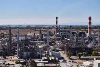 Chemnitzer Chemieanlagen-Bauer beendet Kurzarbeit - Für das Mineralölunternehmen OMV hat CAC Engeneering in der Raffinerie Wien-Schwechat eine Anlage für grünen Diesel (HVO) geplant und realisiert.