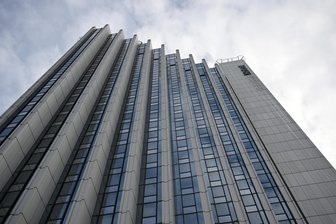 Chemnitzer Congress-Hotel: Betreiber hat noch kein Angebot für Sozialplan vorgelegt - 97 Meter hoch und leer: Das Hotel-Hochhaus wurde 1974 eröffnet und nun steht es leer.