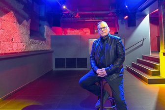 Chemnitzer DJ: "Die Leute feiern wieder, als hätte es überhaupt kein Corona gegeben" - Karsten Kluge betreibt den Fuchsbau. Der Club war zur Wiedereröffnung ausverkauft. Samstags ist die Tanzfläche nun wieder voll.