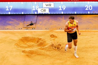 Chemnitzer Dreispringer Max Heß nach seinem ersten olympischen Finale: „Das war mein persönlicher Sieg“ - „Ist der gültig?“ Max Heß traute sich direkt nach seinem Sprung über die 17 Meter noch nicht, gleich zu jubeln. Doch er hat das Brett perfekt getroffen.