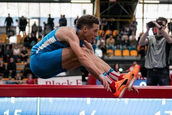 Chemnitzer Dreisprung-Ass Max Heß gelingt neunter Streich - Max Heß in Dortmund im Anflug auf die 17-Meter-Marke, die er in der aktuellen Saison beständig knackt.