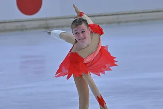 Chemnitzer Eiskunstlauftalent liebt die Kälte, aber auch die Wärme - Die 15-jährige Jara Wabner ist seit Juli Teil des Nachwuchskaders der Deutschen Eislauf-Union.