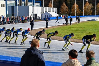 Chemnitzer Eisschnellläufer reagieren vorerst gelassen auf die Diskussion um die Zukunft als Bundesstützpunkt - Saniert wurde die 400-Meter-Bahn im Jutta-Müller-Eissportzentrum zwar, die vor vielen Jahre in den Blick genommene Überdachung aber kam in dem Zuge aber nicht.
