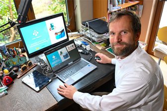 Chemnitzer Erfinder: Wie ein Gürtel gegen Schnarchen helfen soll - Thomas Mäder hat gemeinsam mit einem Atemtherapeuten das Start-up „DeepBreath“ gegründet.