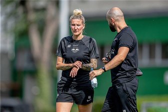 Chemnitzer Ex-Nationalspielerin Anja Mittag vor EM-Halbfinale: "Die Französinnen sind mental nicht die Stärksten" - Seit 2021 arbeitet Ex-Weltklassestürmerin Anja Mittag im Trainerteam von Zweitligist RB Leipzig und kümmert sich um die Offensivabteilung. 