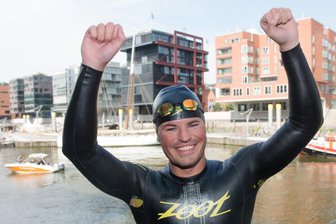 Chemnitzer Extremschwimmer erreicht Hamburger Hafen -