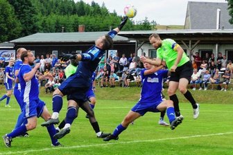 Chemnitzer FC beweist in Deutschneudorf Kopfballstärke -