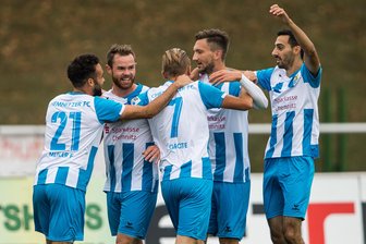 Chemnitzer FC bleibt souveräner Tabellenführer - Jubel bei den Himmelblauen über das 1:0 durch Tobias Müller (2.v.l.).
