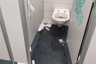 Chemnitzer FC: CFC-Fans zerstörten bei Rot-Weiß Erfurt Toiletten - Zerstörte Toilettenanlagen bei Rot Weiß Erfurt durch Fans des Chemnitzer FC. Foto: Instagram Screenshot RWE