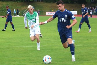 Chemnitzer FC fährt ohne zwei Leistungsträger nach Berlin - CFC-Kicker Leon Damer (vorn rechts) könnte am Sonntag in Berlin in der Startelf stehen.