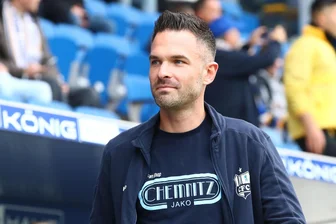 Chemnitzer FC fliegt zum Winter-Trainingslager in die Türkei - Wie Fans dabei sein können - Für die Himmelblauen um Trainer Benjamin Duda geht es im Januar 2026 an die türkische Mittelmeerküste.