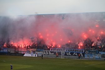 Chemnitzer FC gegen FC Erzgebirge Aue: Polizei bereitet sich auf Hochrisikospiel vor - Beim bislang letzten Aufeinandertreffen von CFC und Erzgebirge Aue kam es zu mehreren Straftaten.
