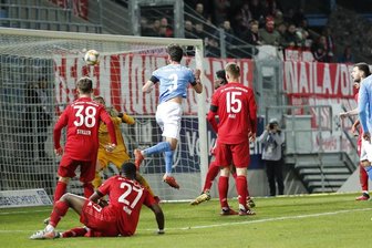 Chemnitzer FC gewinnt gegen Bayern II - Niklas Hoheneder mit dem 1:0 für die Himmelblauen.