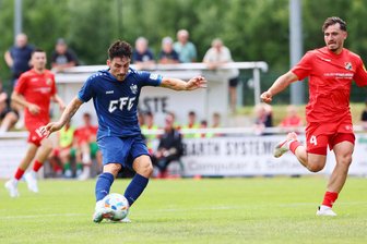 Chemnitzer FC gewinnt XXL-Test - Tor für Chemnitz zum 1:0. Im Bild: Torschütze Domenico Alberico (11, Chemnitz) zieht ab.