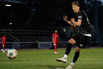 Chemnitzer FC: Glanzloser, aber wichtiger Sieg vor Pokalhit gegen Aue - Felix Müller verwandelte den zweiten Elfmeter für den CFC. Es war der Siegtreffer in Zehlendorf.