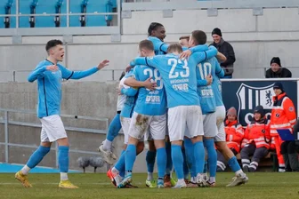 Chemnitzer FC klettert auf den zweiten Tabellenplatz - Torjubel beim Chemnitzer FC: Die Himmelblauen