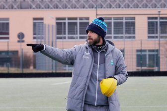 Wegen mehrerer gelber Karten und einer Corona-Infektion muss CFC-Cheftrainer Christian Tiffert mehrere Spieler ersetzen.