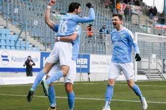Chemnitzer FC schlägt zu Hause den Tabellenzweiten Unterhaching - Tor für Chemnitz, Rafael Garcia (16, Chemnitz), Sören Reddemann (verdeckt, 25, Chemnitz) und Matti Langer (29, Chemnitz) jubeln nach dem Treffer zum 1:0. 