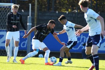 Chemnitzer FC: Schwache Vorstellung in Berlin - Der Chemnitzer Kicker Niclas Erlbeck, (2.v.l.) mischte in Berlin nach überstandener Verletzung wieder mit.