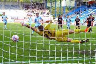 Chemnitzer FC siegt 3:0 gegen Osnabrück - Daniel Frahn erzielt per Elfmeter das 2:0.