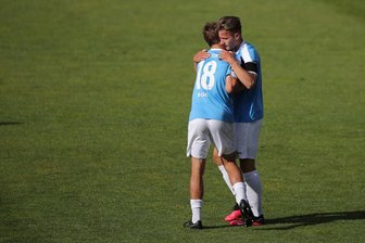 Chemnitzer FC siegt im Ost-Duell gegen Jena - Erik Tallig (rechts) jubelt mit Teamkollege Daniel Bohl über seinen Treffer zum 1:0.