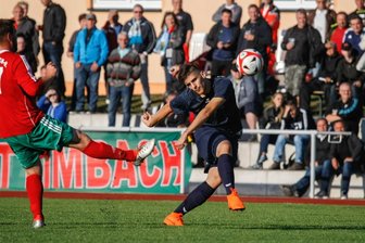Chemnitzer FC testet in Limbach-Oberfrohna - Am 22. Juni 2018 testete der Chemnitzer FC (hier im Bild der damalige Probespieler Arlind Shoshi) schon einmal beim FSV Limbach-Oberfrohna. Damals gewannen die in dunkelblau gekleideten Himmelblauen mit 7:1.