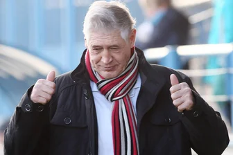 Chemnitzer FC trauert um Willy Lang - Daumen hoch: Willy Lang bestritt als Torwart zwölf Spiele in der Oberliga bzw. DDR-Liga für den FCK, später arbeitete er an der Seite von Legenden wie Christoph Franke und Gerd Schädlich als Trainer beim Club.