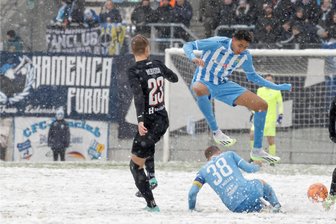Chemnitzer FC: Umstrittene Fangruppierung „Kamenica Furor“ löst sich selbst auf - Beim Heimspiel des CFC egen Viktoria Berlin hing die Zaunfahne der umstrittenen Fangruppierung wohl das letzte Mal.