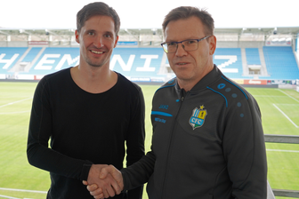Chemnitzer FC verpflichtet Ex-Darmstädter Sirigu - Abwehrspieler Sandro Sirigu und CFC-Geschäftsführer Uwe Hildebrand.