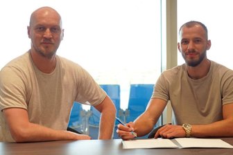 Sportdirektor Armin Causevic (links) mit Neuzugang Adis Omerbasic.