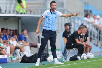 Chemnitzer FC: Was geht in der Jubiläumssaison? - Seit 8. September 2024 ist Benjamin Duda Cheftrainer des Chemnitzer FC. In 28 Regionalligaspielen holten die Himmelblauen unter seiner Leitung 46 Punkte, gingen nur viermal als Verlierer vom Platz. Das gibt Zuversicht für die neue Saison.