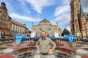 Michael Claus ist Veranstalter der Filmnächte auf dem Theaterplatz. Dort möchte er auch 2024 und 2025 bleiben. Die Stadt sieht das anders.