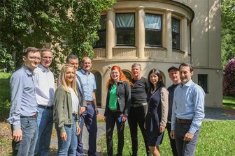 Chemnitzer Firmen starten Initiative für Demokratie und Vielfalt - Beim Startschuss der „Wirtschaftsinitiative für Demokratie und Vielfalt“ in der Villa Hahn waren zahlreiche Chefs und Chefinnen dabei. Sie rufen weitere Unternehmen zur Teilnahme auf.