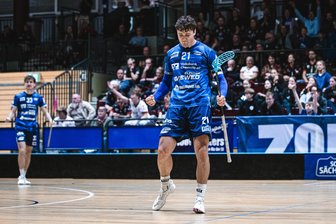 Chemnitzer Floorballer erobern nach sechstem Sieg in Folge den 2. Tabellenplatz in der Bundesliga - Die Floorballer der Floor Fighters Chemnitz um ihren Kapitän Hannes Langenstraß haben derzeit viel Grund zum Jubeln.