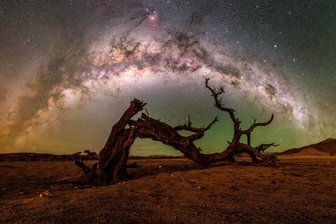 Chemnitzer Fotograf erfüllt sich in den grünen Weiten Namibias seinen Traum von der Milchstraße - In Namibia gelang dem Chemnitzer Tommy Valdivia Castro dieses beeindruckende Foto der Milchstraße.