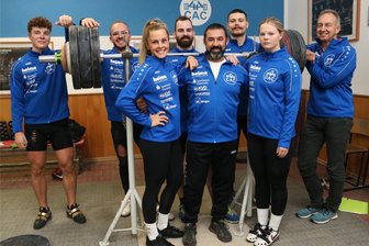 Chemnitzer Gewichtheber starten mit klarem Ziel in Bundesligasaison - Willy Perthel, Nikita Drechsel, Elisabeth Thiele, Raphael Friedrich, Trainer Peter Hruby, Kurt Perthel, Nora Neubert sowie Trainer Andreas Rehwagen (v.l.) gehören zum Bundesligateam des Chemnitzer AC.