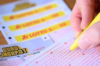 Chemnitzer gewinnt 123.000 Euro beim Eurojackpot - Zwei Tipps gab ein Chemnitzer ab. Einer brachte ihm einen sechsstelligen Gewinn.