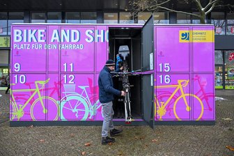 Chemnitzer Hauptbahnhof soll weitere Fahrradbox bekommen - Inbetriebnahme einer der drei Fahrradboxen am Standort Straße der Nationen vor eineinhalb Jahren.