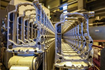 Chemnitzer IHK-Präsident zur Lage der Wirtschaft in der Region: besorgniserregend und ernüchternd - Bauteile stehen in einem Unternehmen in Annaberg-Buchholz. Nur ein Fünftel der Industriebetriebe in Südwestsachsen bezeichnen ihre laufenden Geschäfte als gut.