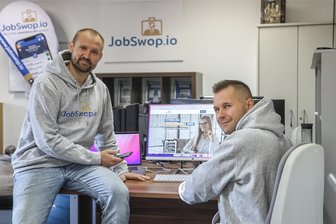 Chemnitzer in der „Höhle der Löwen“: So lange mussten sie den Erfolg geheim halten - Felix Nawroth und Frank Burian in ihrem Büro an der Zietenstraße. In naher Zukunft wollen sie umziehen.