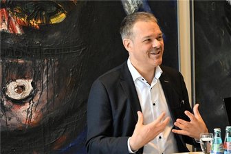 Chemnitzer Intendant nach erster Spielzeit ohne Corona: „Ich habe mir große Sorgen gemacht“ - Generalintendant Christoph Dittrich erklärt im „Freie Presse“-Interview, dass die ausgehende Spielzeit zunächst mit großen Sorgen begann, dann aber eine für ihn überraschende Besucherzahl erreichte.
