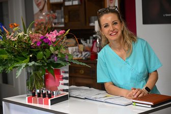 Chemnitzer Kosmetikerin behauptet sich gegen Corona und die Politik: „Man muss kämpfen, immer wieder“ - Aufgeben kommt nicht infrage: Die Chemnitzer Kosmetikerin Carmen Lindner liebt ihren Beruf.