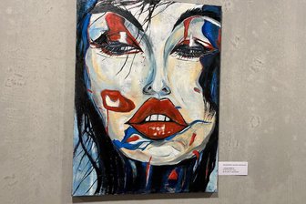 Chemnitzer Künstlerinnen stellen im Sonnenlandpark-Hotel in Lichtenau aus - Werke der Künstlerin Mandy Willecke (hier: „Blaue Serie") sind im Sonnenlandpark-Hotel in Lichtenau zu sehen.
